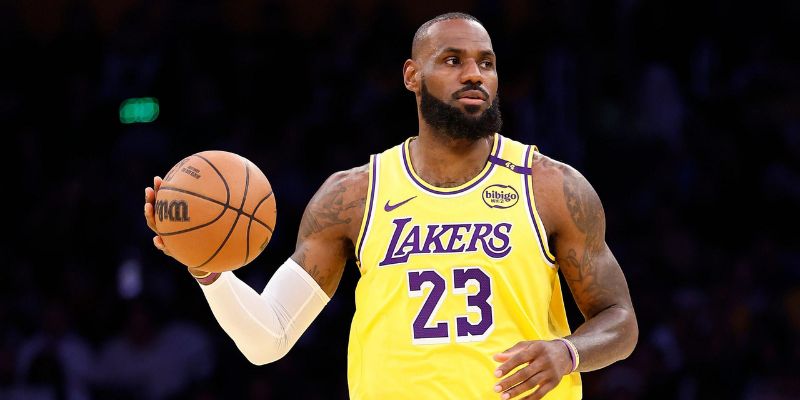 Hoàng đế đương đại của Bóng rổ - Lebron James