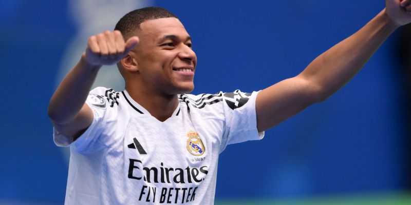 MBappe là cái tên chưa bao giờ hết hot trong lòng người hâm mộ