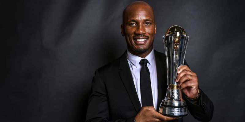 Drogba nổi tiếng với lối chơi cống hiến, nhiệt huyết của một chiến binh